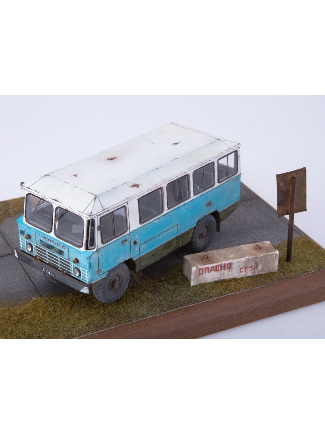 Сборная модель AVD Автобус повышенной проходимости АПП-66, 1/43