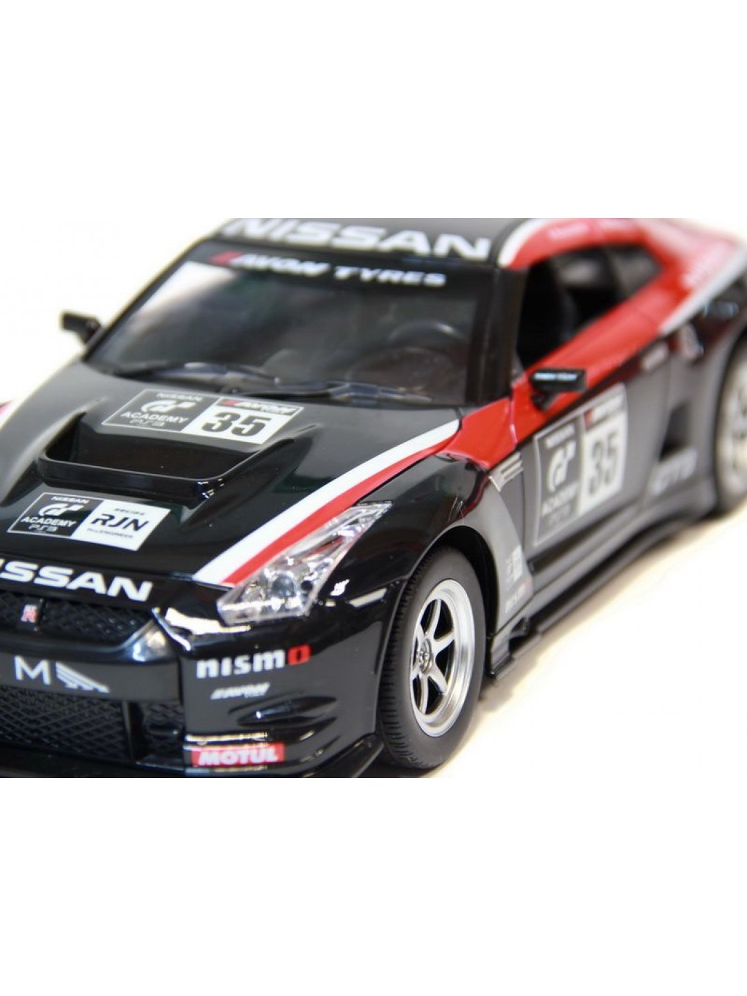 Р/У машина 1/16 Nissan GTR