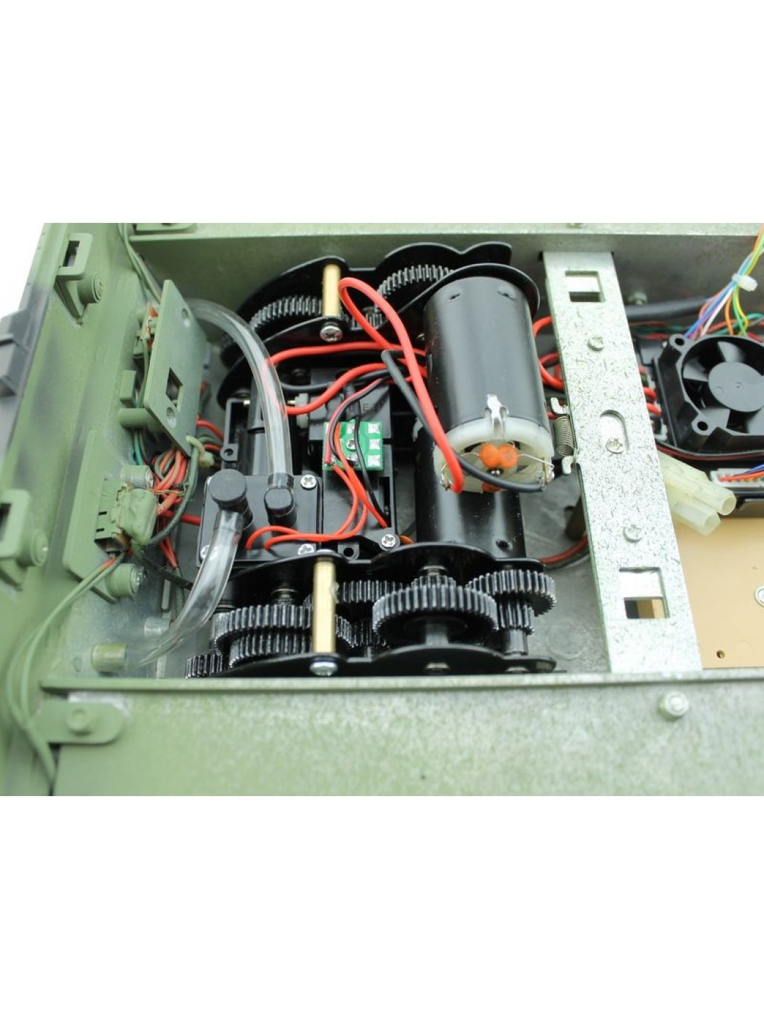 Р/У танк Taigen 1/16 Leopard 2 A6 (Германия) САМО 2.4G RTR, деревянная коробка