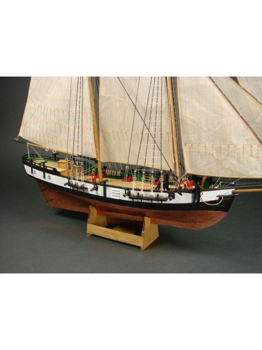 Сборная картонная модель Shipyard балтиморский клипер Berbice в верфи Quay-Portt 1780 г (№38), 1/96