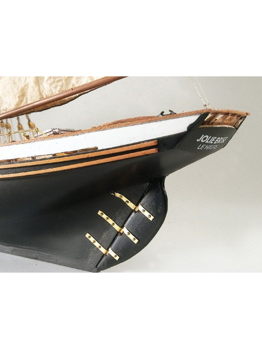 Сборная деревянная модель корабля Artesania Latina JOLIE BRISE, 1/50