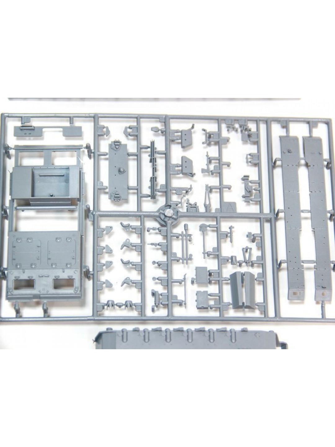 Сборная модель ZVEZDA Немецкое штурмовое орудие Штурмгешутц III (StuGIII AusfB), 1/35