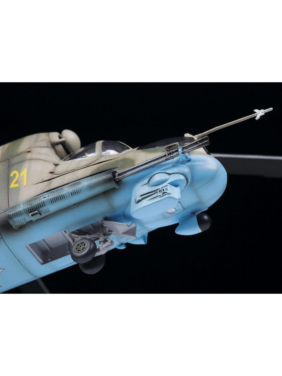 Сборная модель ZVEZDA Советский ударный вертолёт Ми-24П, 1/48