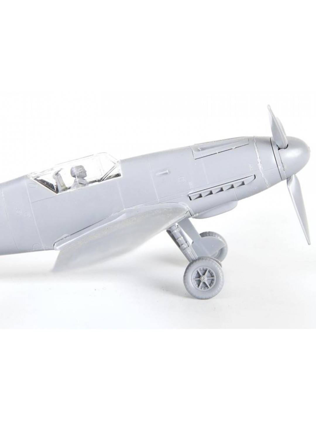 Сборная модель ZVEZDA Немецкий истребитель Мессершмитт Bf-109F2 (сборка без клея), 1/72