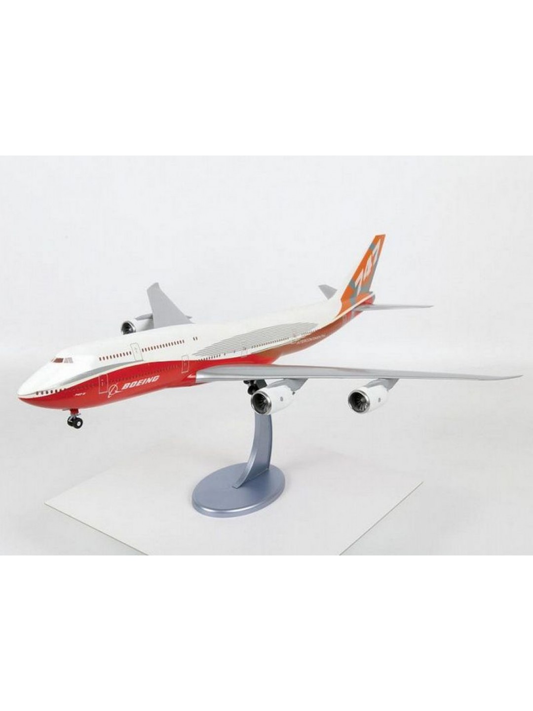 Сборная модель ZVEZDA Пассажирский авиалайнер Боинг 747-8, 1/144