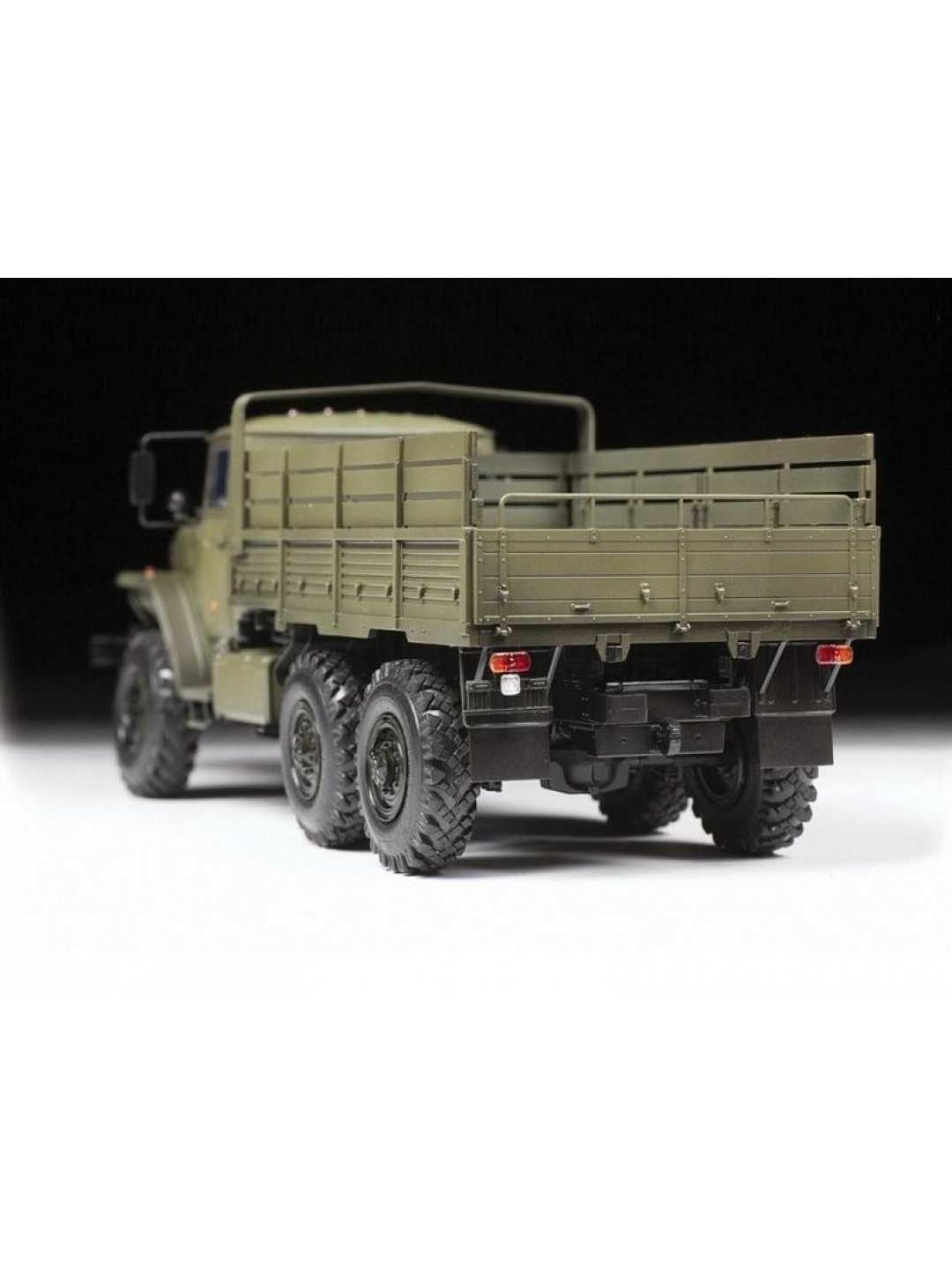 Сборная модель ZVEZDA Российский армейский грузовик Урал-4320, 1/35