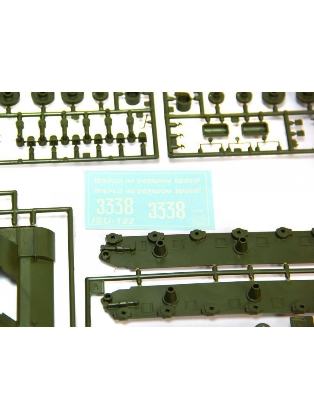 Сборная модель ZVEZDA Советский истребитель танков ИСУ-122, 1/35