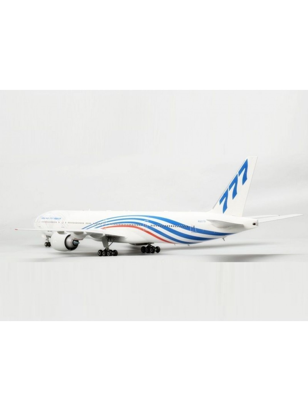 Сборная модель ZVEZDA Пассажирский авиалайнер Боинг 777-300 ER, 1/144
