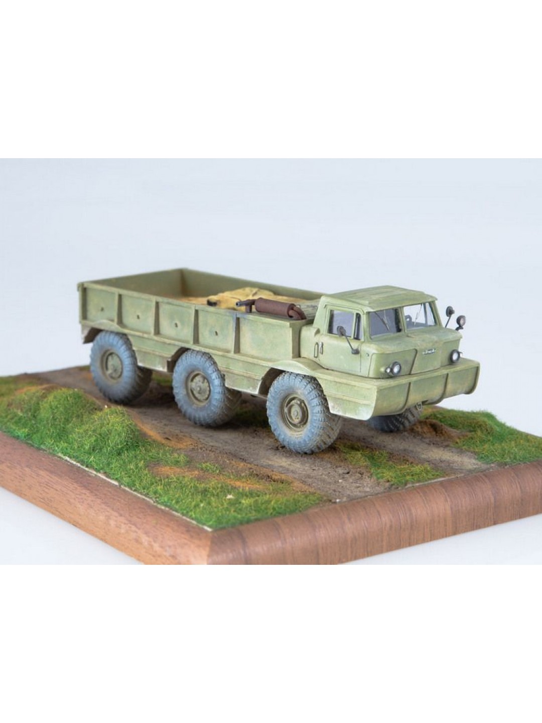 Сборная модель AVD Вездеход-Амфибия ЗИЛ-132П, 1/43
