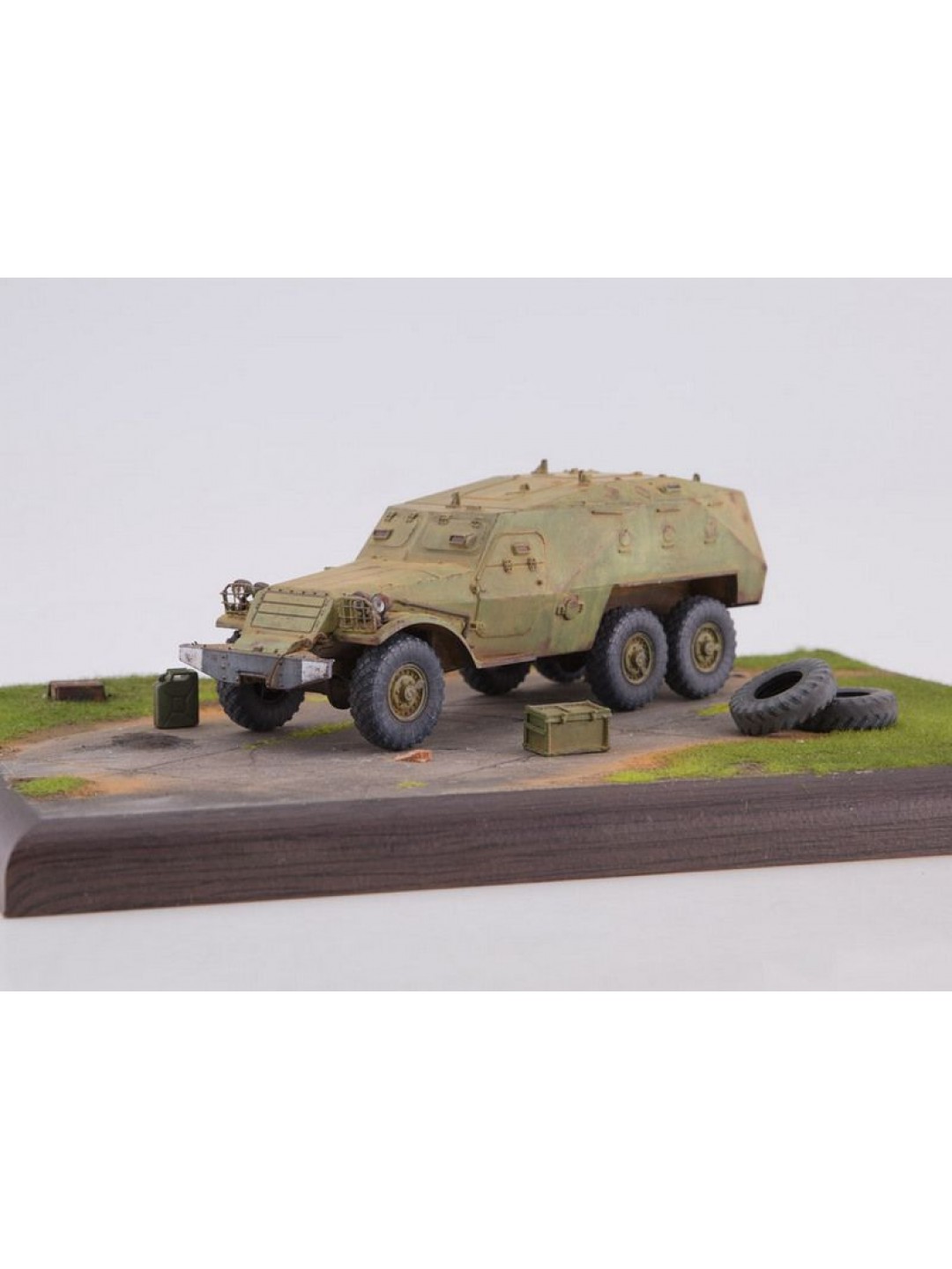 Сборная модель AVD Бронетранспортёр БТР-152К, 1/43