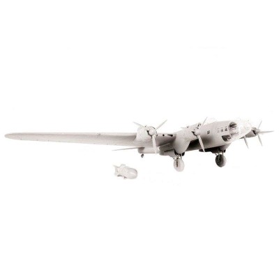 Сборная модель ZVEZDA Советский тяжелый бомбардировщик ТБ-7, 1/72