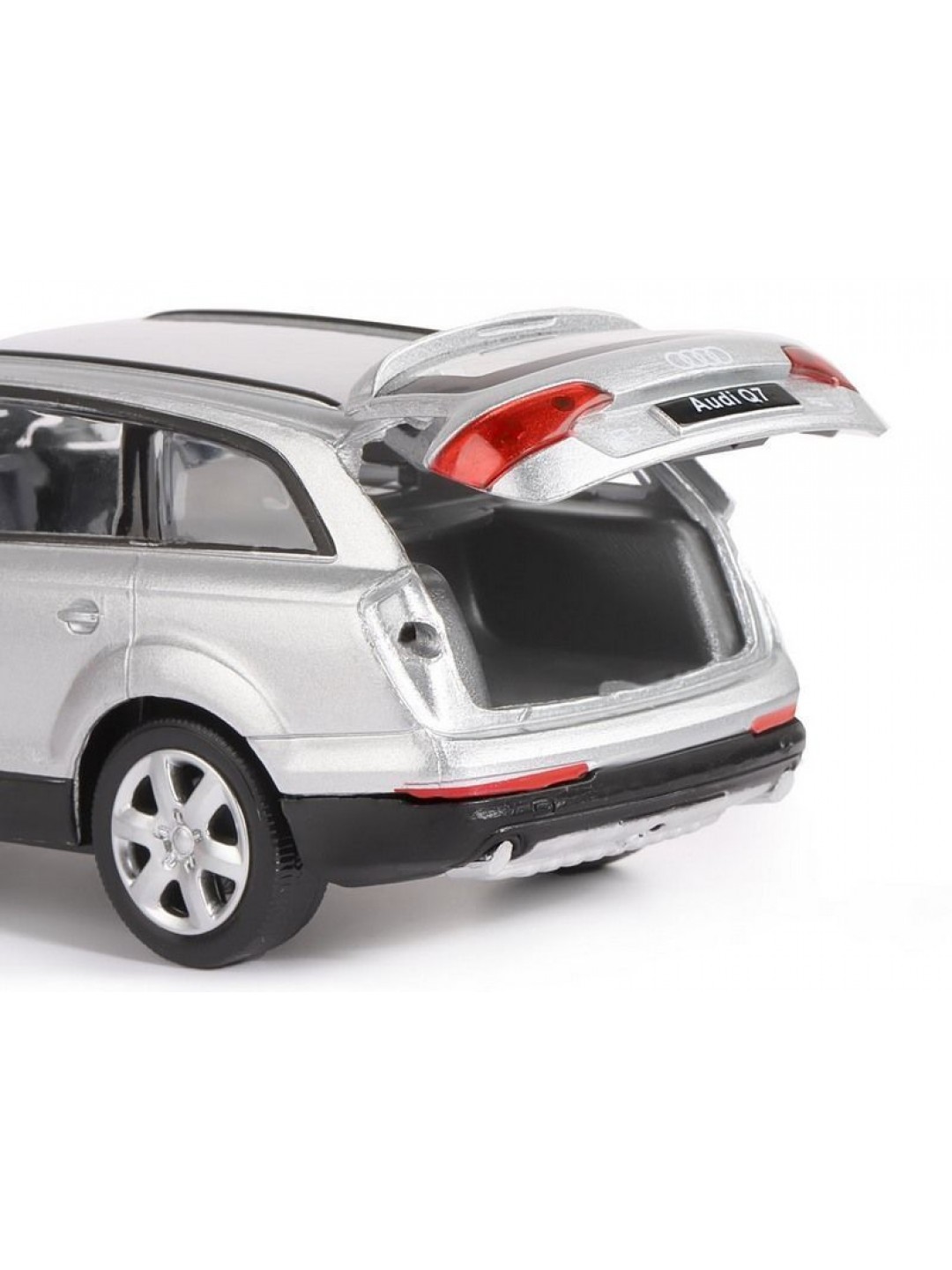 Машина "АВТОПАНОРАМА" Audi Q7, серебряный, 1/32, свет, звук, инерция, в/к 17,5*13,5*9 см