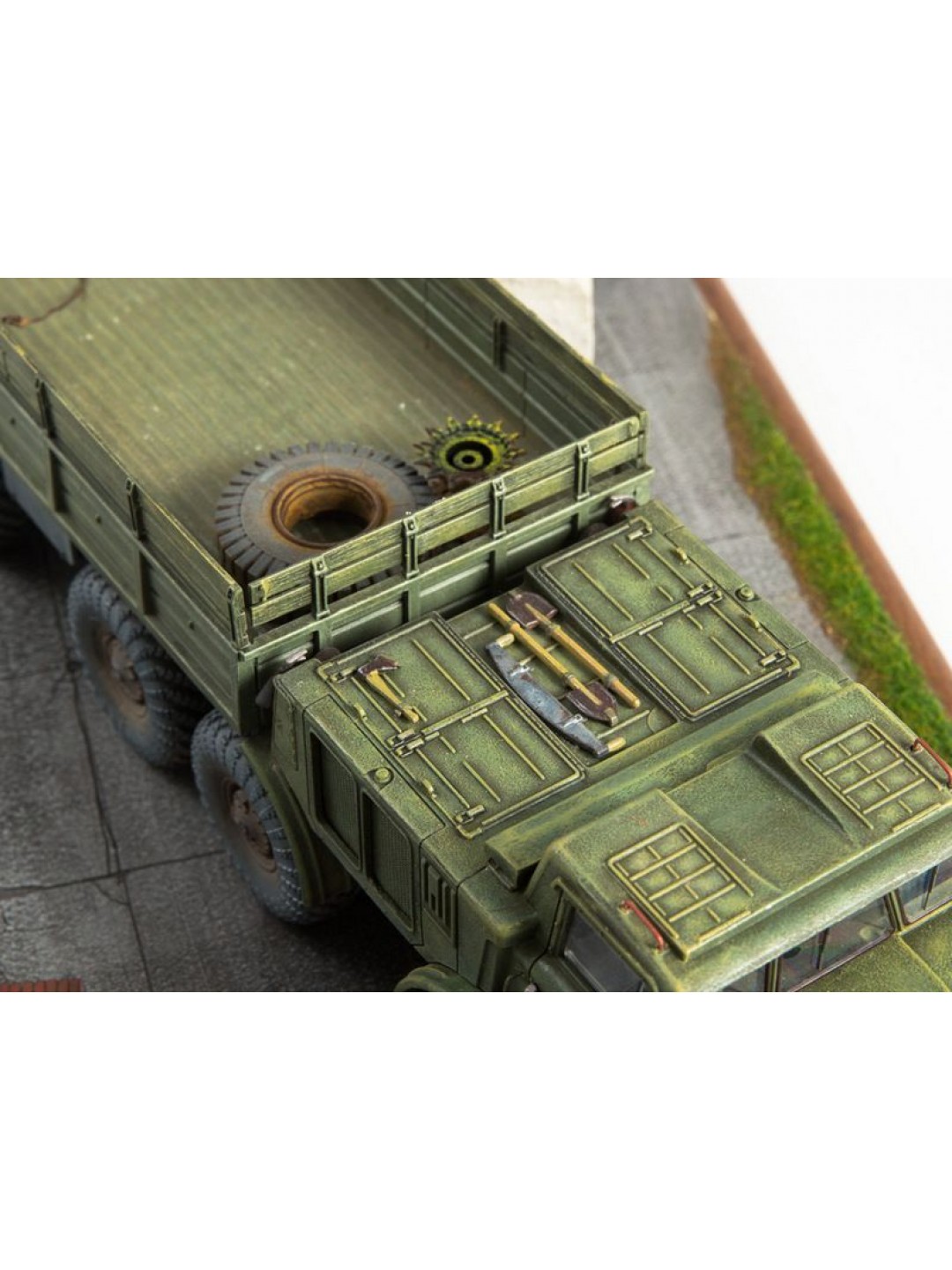 Сборная модель AVD ЗИЛ-135ЛМ бортовой, 1/43