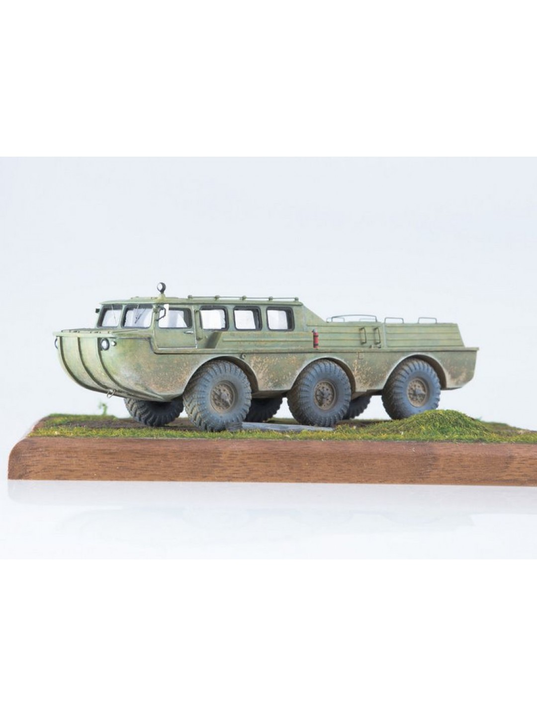 Сборная модель AVD Вездеход-амфибия ЗИЛ-49042, 1/43