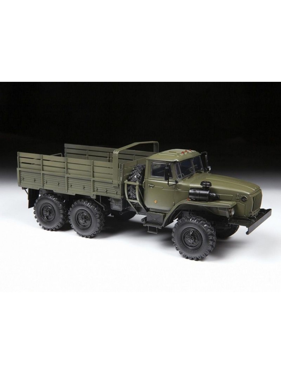Сборная модель ZVEZDA Российский армейский грузовик Урал-4320, 1/35