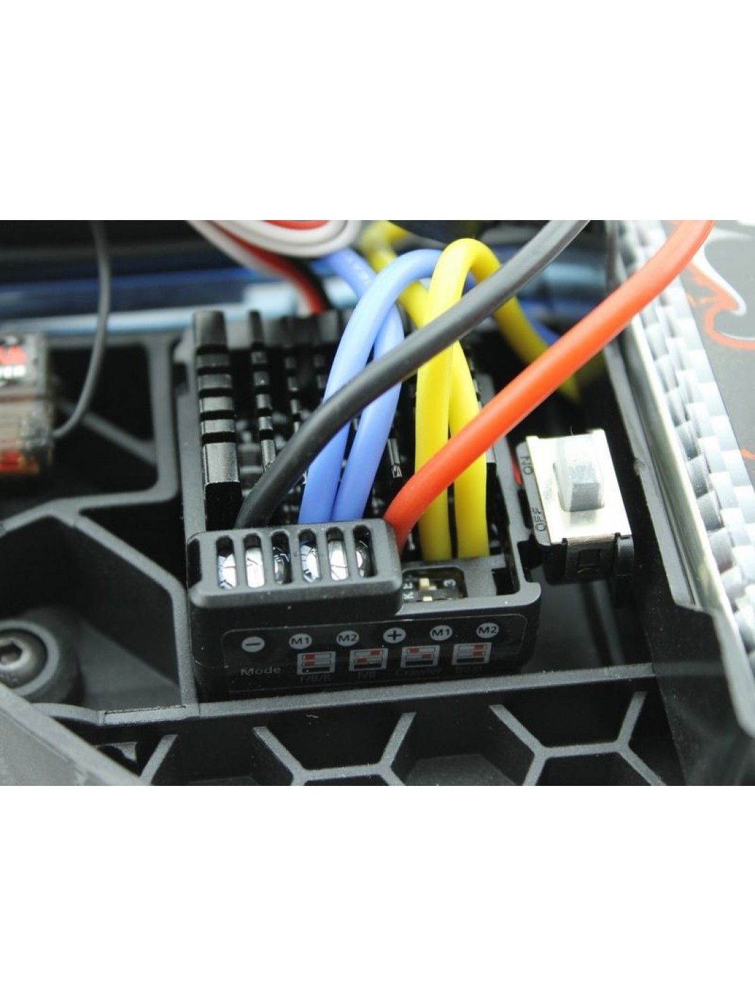 Радиоуправляемый монстр Remo Hobby Dinosaurs Master TWINS MOTOR (красный) 4WD 2.4G 1/8 RTR