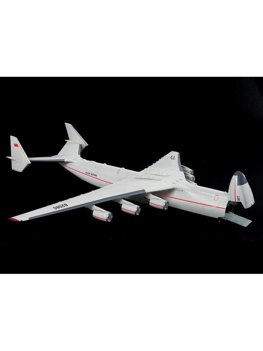 Сборная модель ZVEZDA Советский транспортный самолёт АН-225 «МРИЯ», 1/144