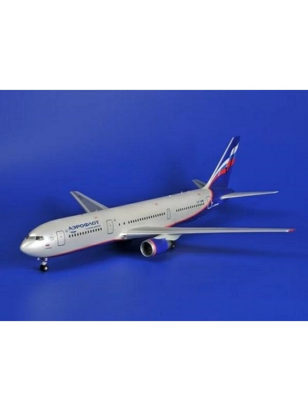 Сборная модель ZVEZDA Пассажирский авиалайнер Боинг 767-300, подарочный набор, 1/144