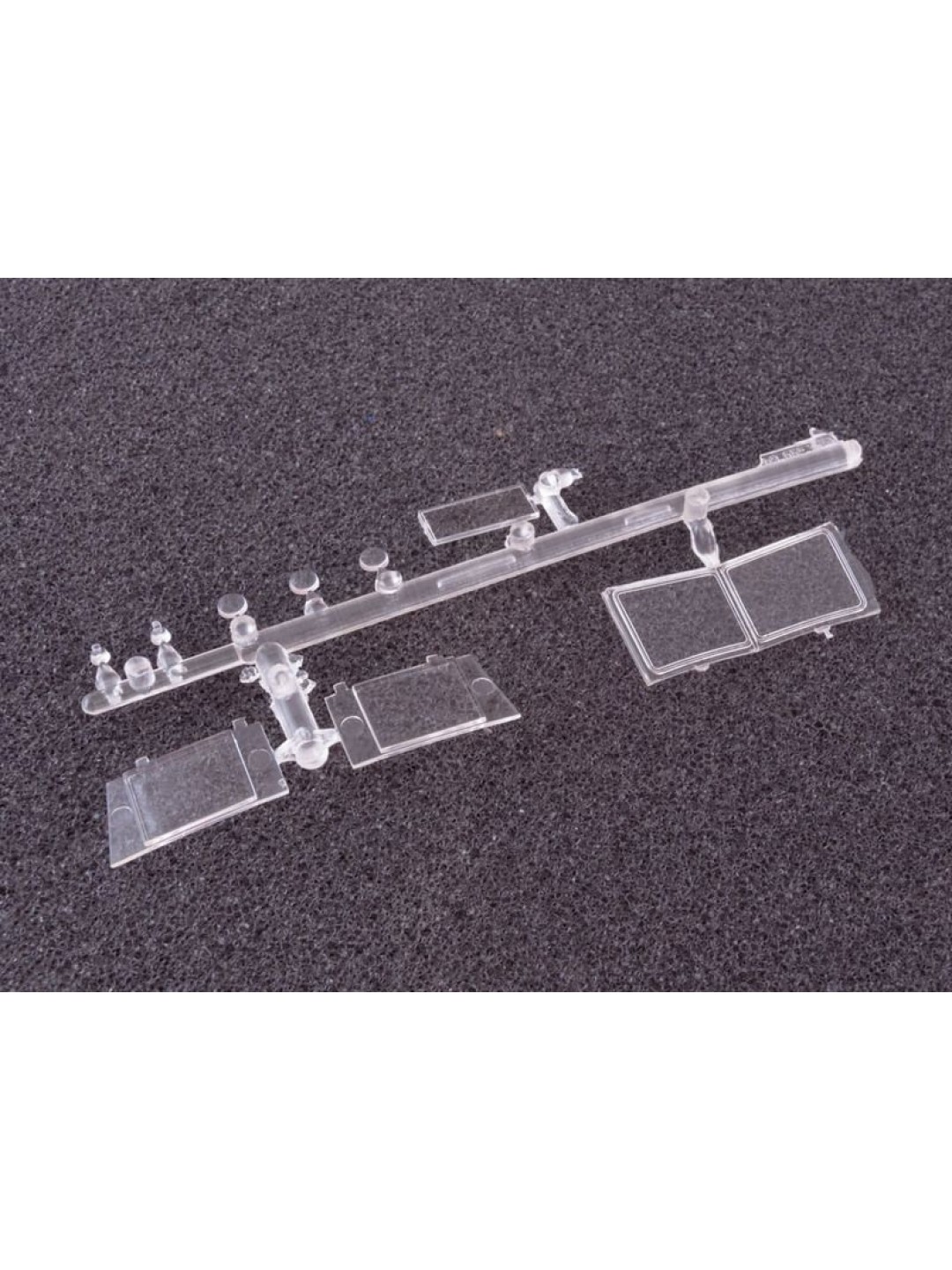 Сборная модель AVD МАЗ-200В с полуприцепом МАЗ-5215, 1/43