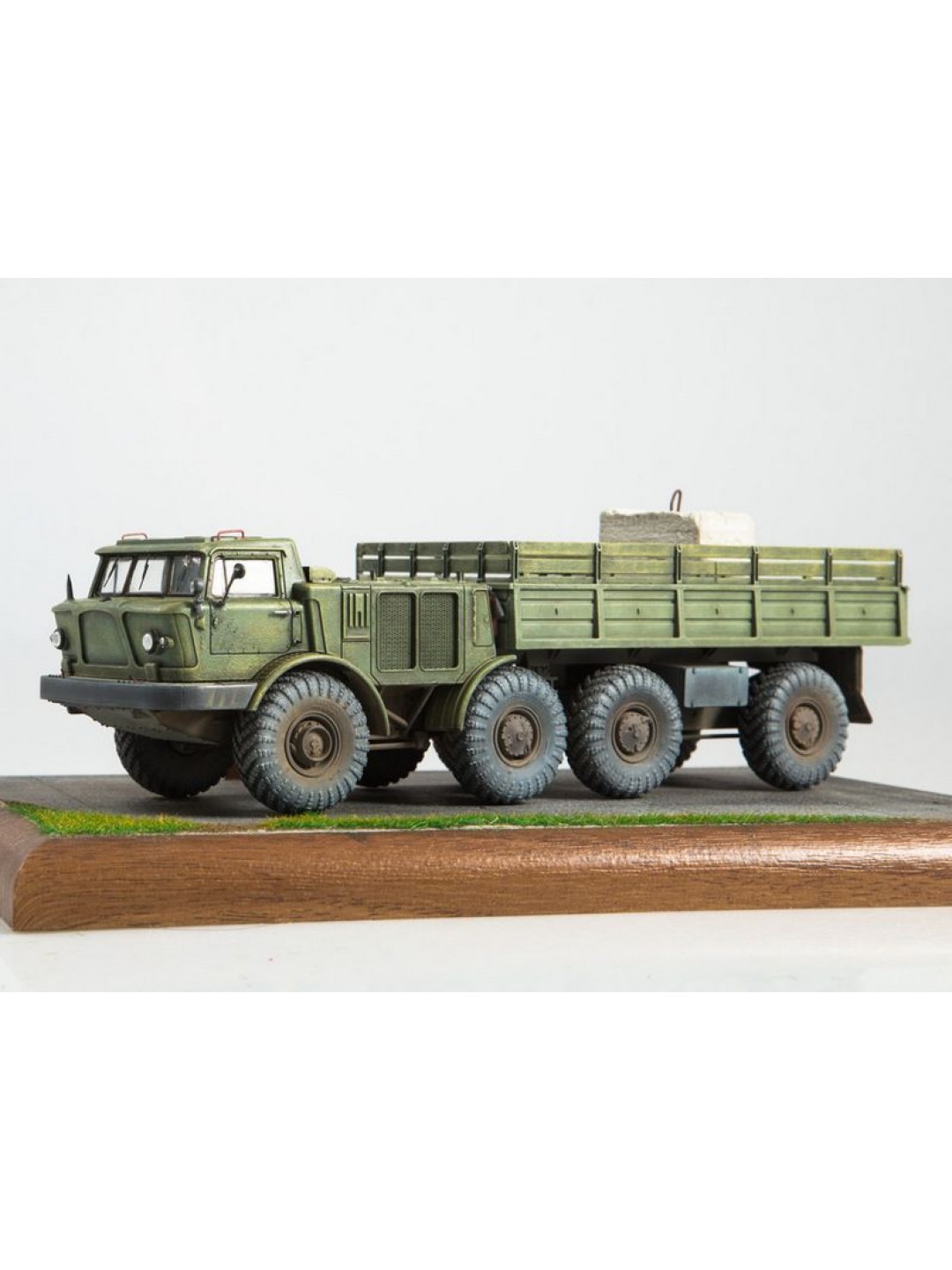 Сборная модель AVD ЗИЛ-135ЛМ бортовой, 1/43