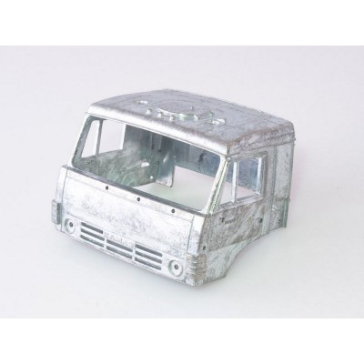 Сборная модель AVD КАМАЗ-65225 с полуприцепом ЧМЗАП-5247Г, 1/43