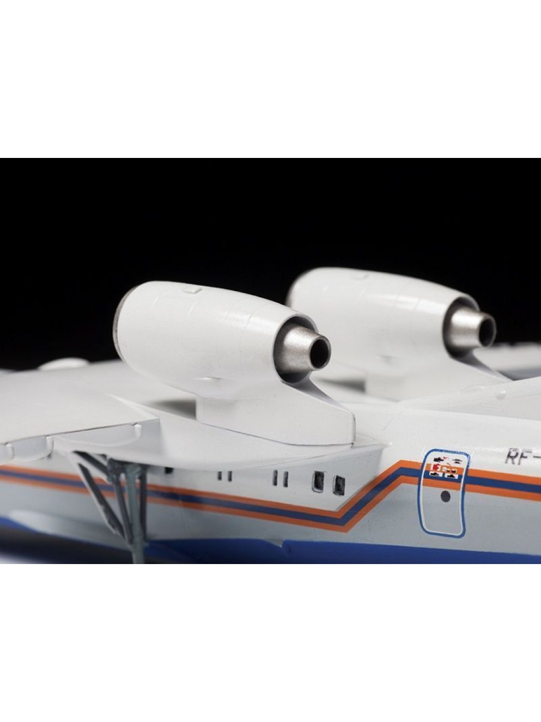 Сборная модель ZVEZDA Российский самолет-амфибия Бе-200ЧС, 1/144