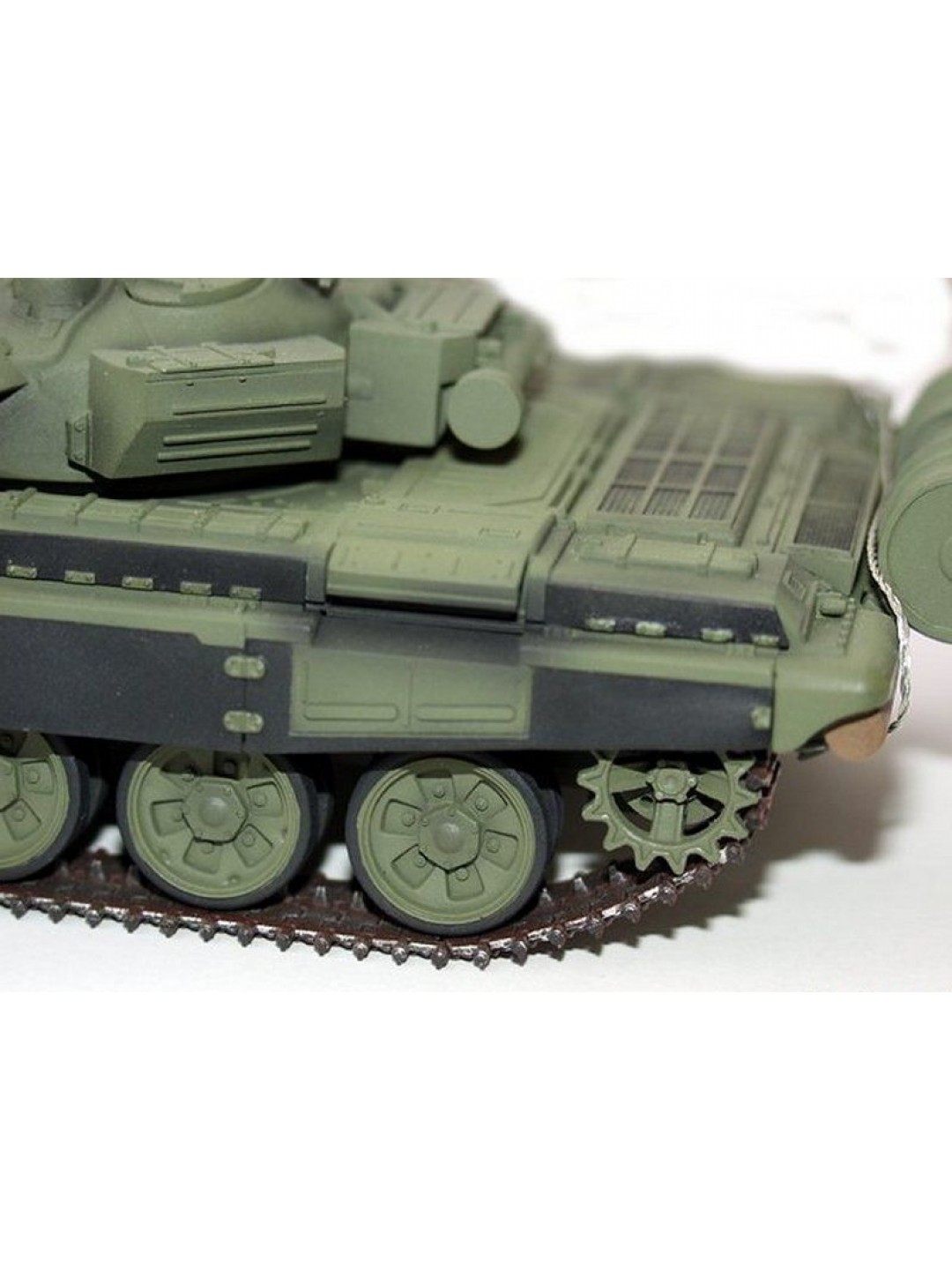 Сборная модель ZVEZDA Советский основной боевой танк Т-72Б, 1/35