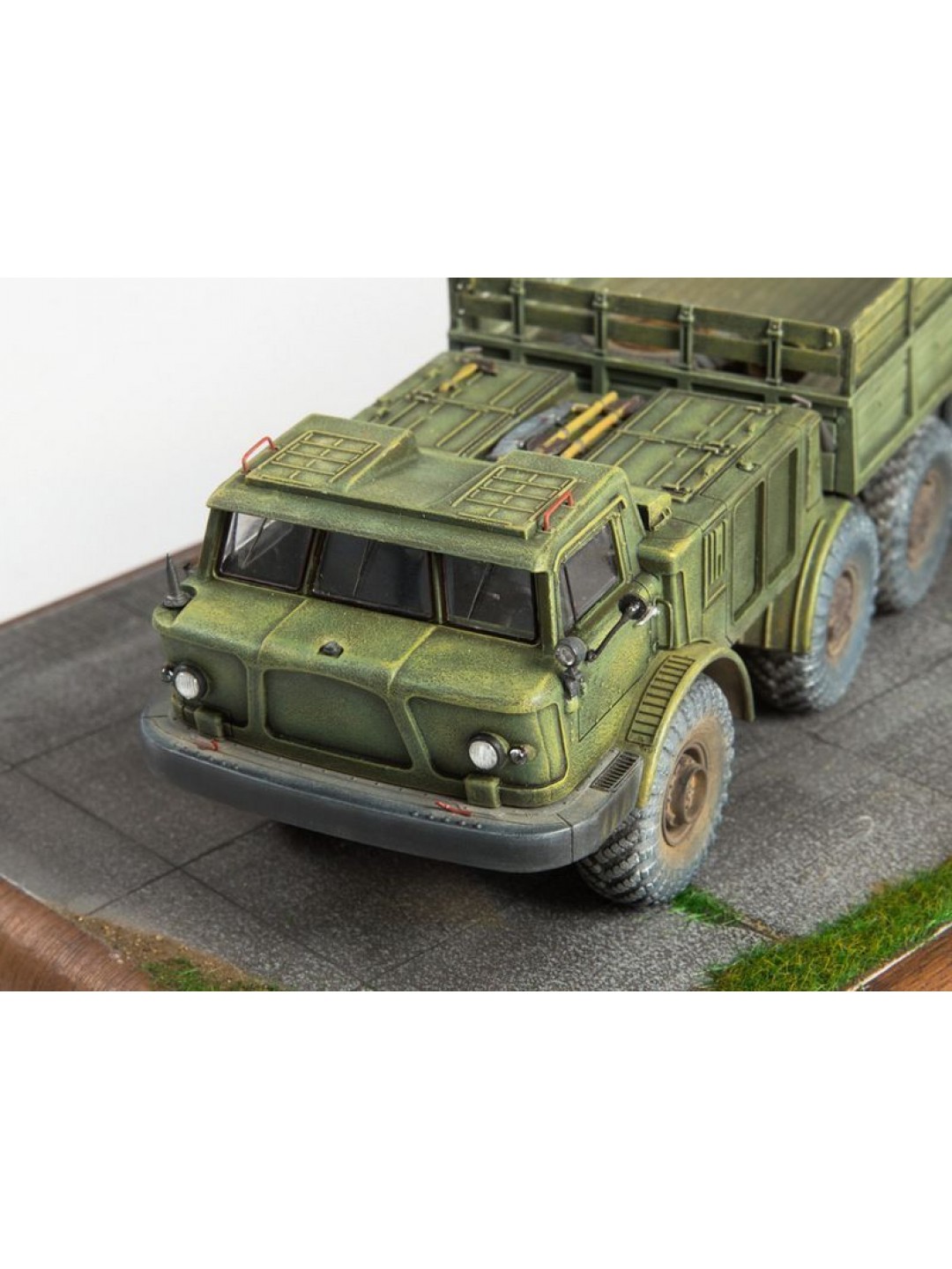 Сборная модель AVD ЗИЛ-135ЛМ бортовой, 1/43