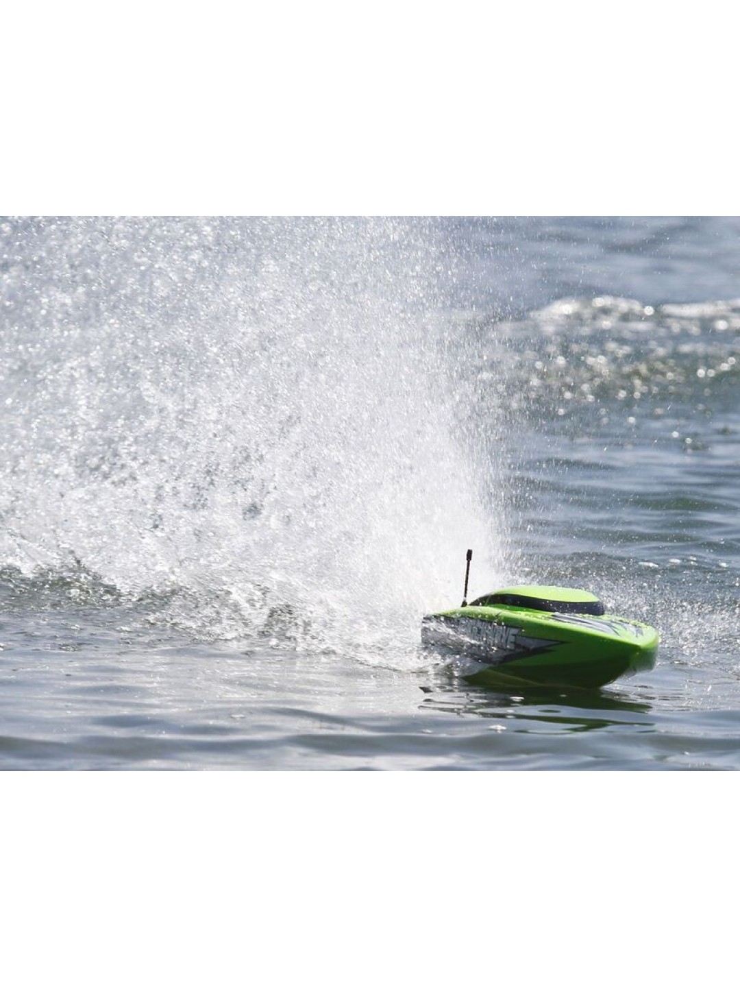 Радиоуправляемый катер ProBoat Shockwave 26 Brushless Deep-V RTR