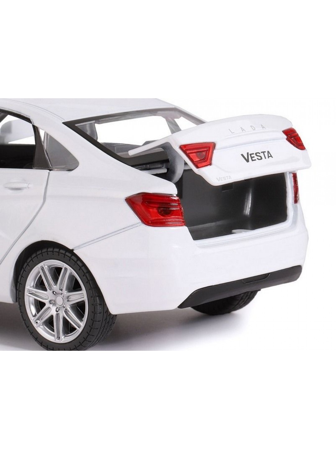 Машина "АВТОПАНОРАМА" LADA VESTA седан, 1/24,  белый, свет. звук. эффекты, в/к 24,5*12,5*10,5 см