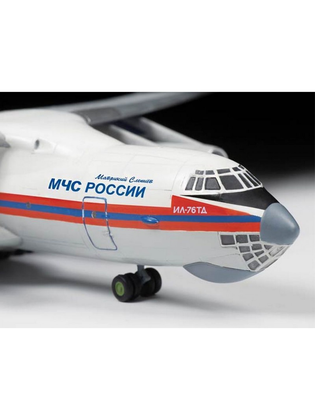 Сборная модель ZVEZDA Российский транспортно-десантный самолет Ил-76 ТД МЧС России, 1/144