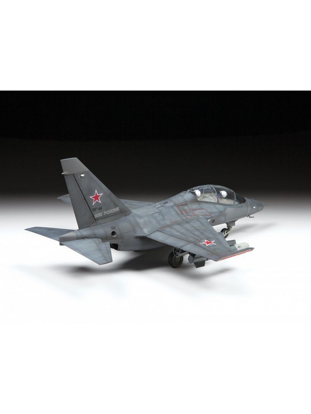 Сборная модель ZVEZDA Российский лёгкий бомбардировщик Як-130, 1/48