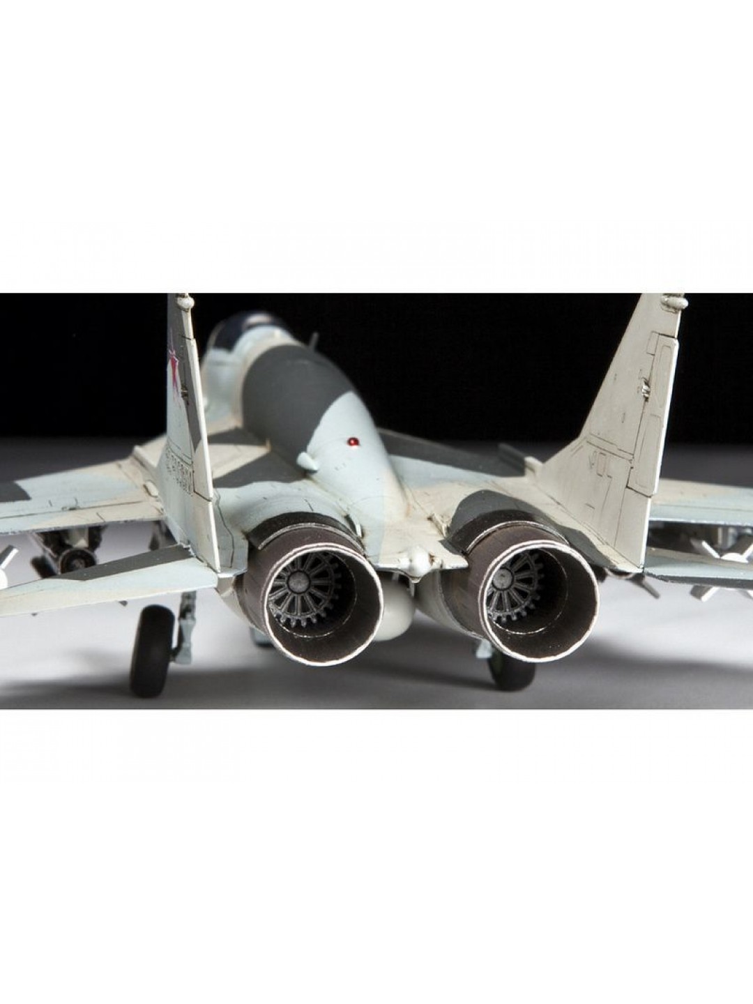 Сборная модель ZVEZDA Многоцелевой фронтовой истребитель МиГ-29 СМТ, 1/72