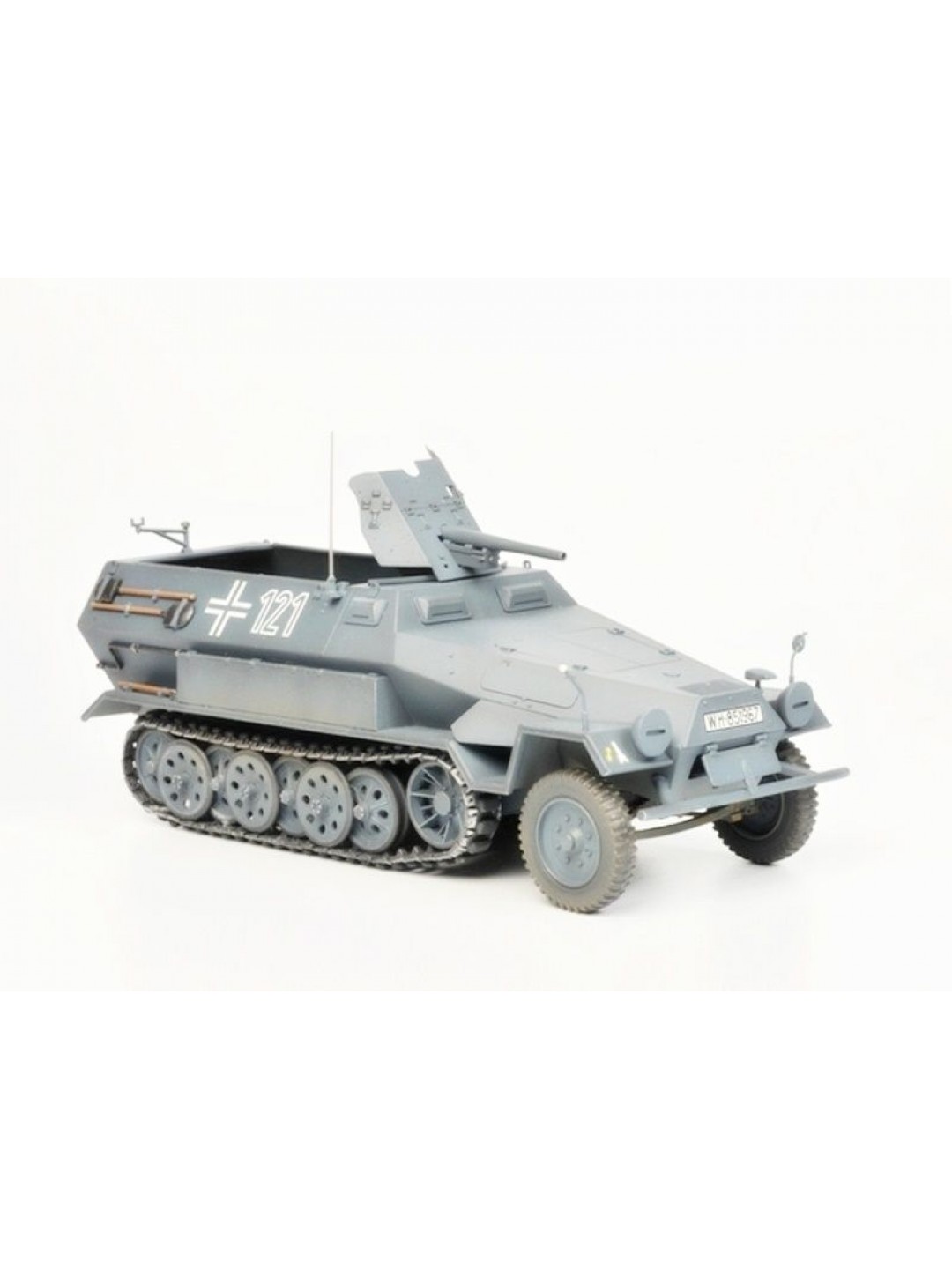Сборная модель ZVEZDA Немецкий бронетранспортер Sd.Kfz.251/10 AUSF B с 37мм орудием «Ханомаг», 1/35
