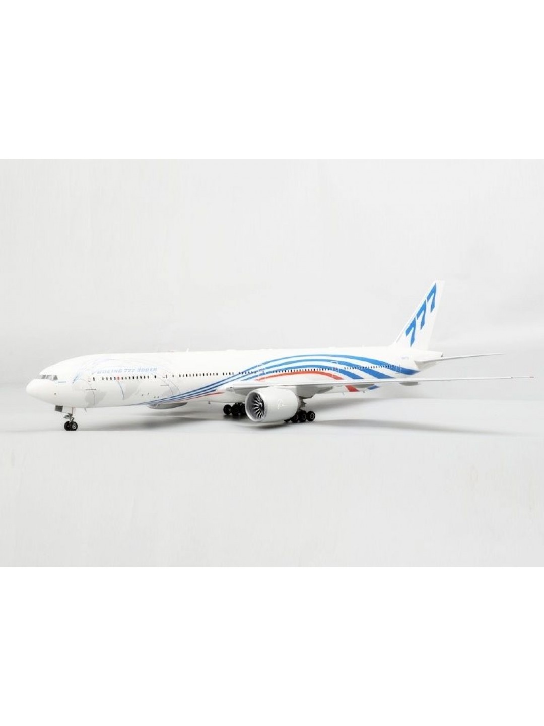Сборная модель ZVEZDA Пассажирский авиалайнер Боинг 777-300 ER, 1/144