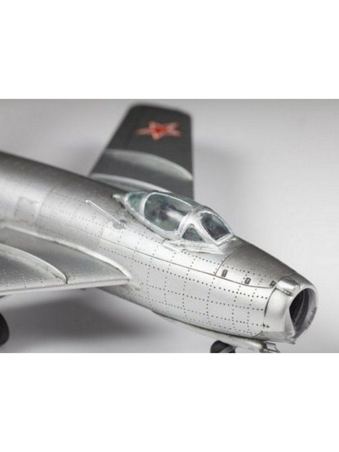 Сборная модель ZVEZDA Советский истребитель МиГ-15, 1/72