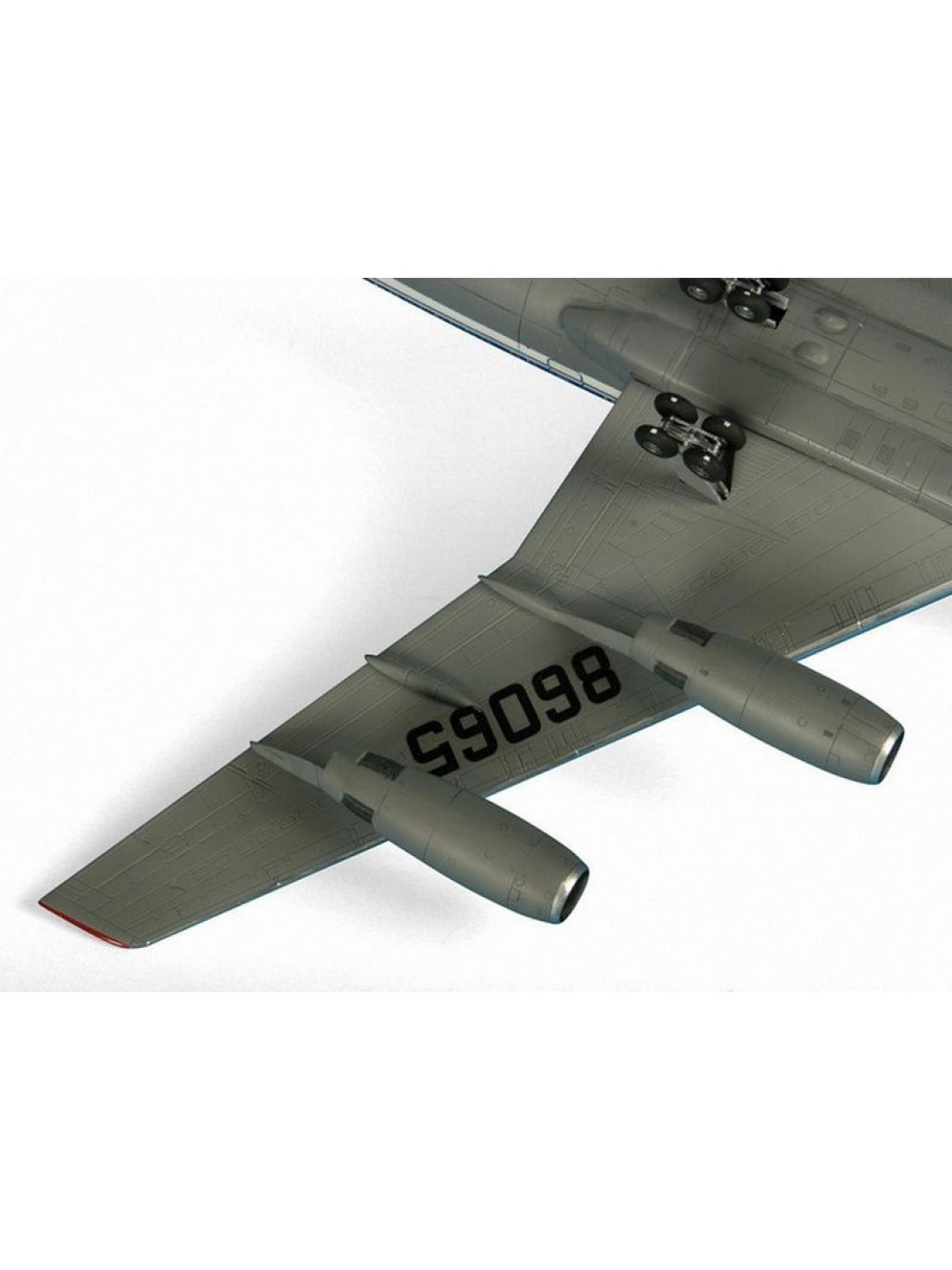 Сборная модель ZVEZDA Пассажирский авиалайнер Ил-86, подарочный набор, 1/144