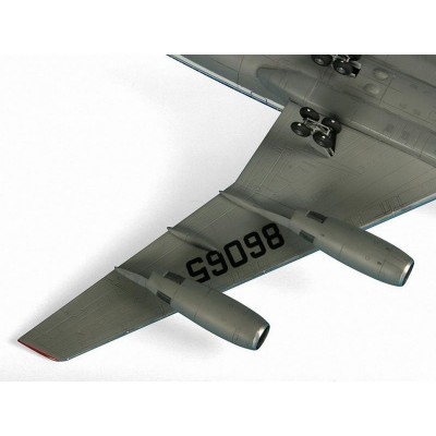 Сборная модель ZVEZDA Пассажирский авиалайнер Ил-86, подарочный набор, 1/144