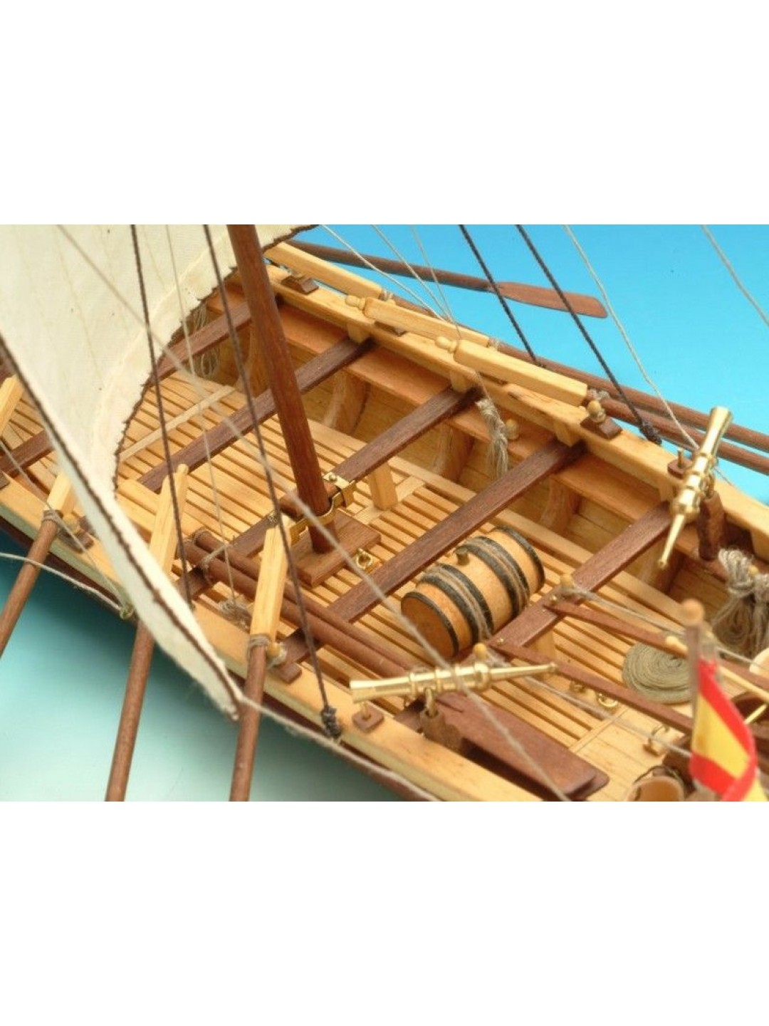 Сборная деревянная модель капитанской шлюпки корабля Artesania Latina SANTISIMA TRINIDAD, 1/50