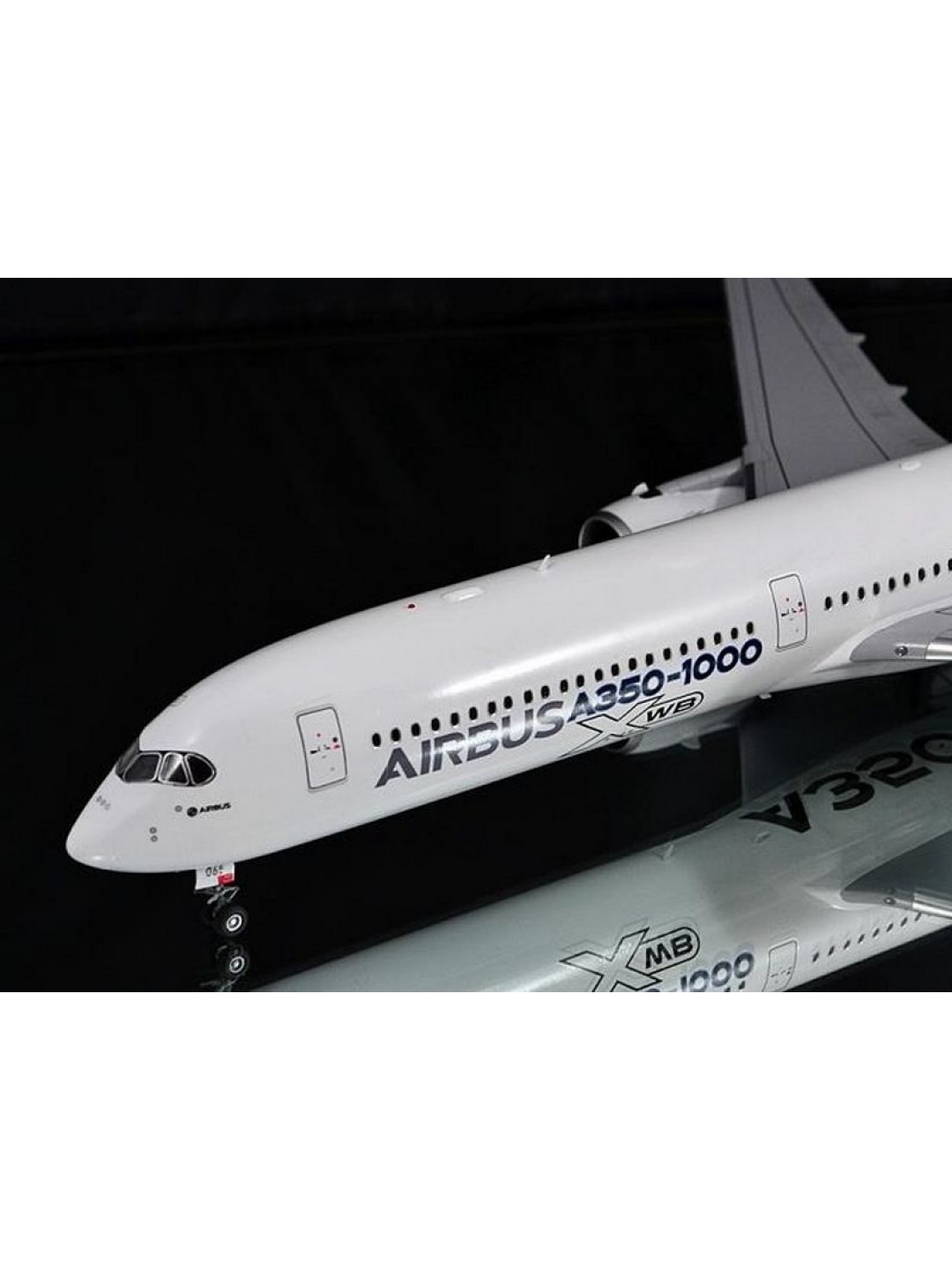 Сборная модель ZVEZDA Пассажирский авиалайнер Аэробус А-350-1000, 1/144