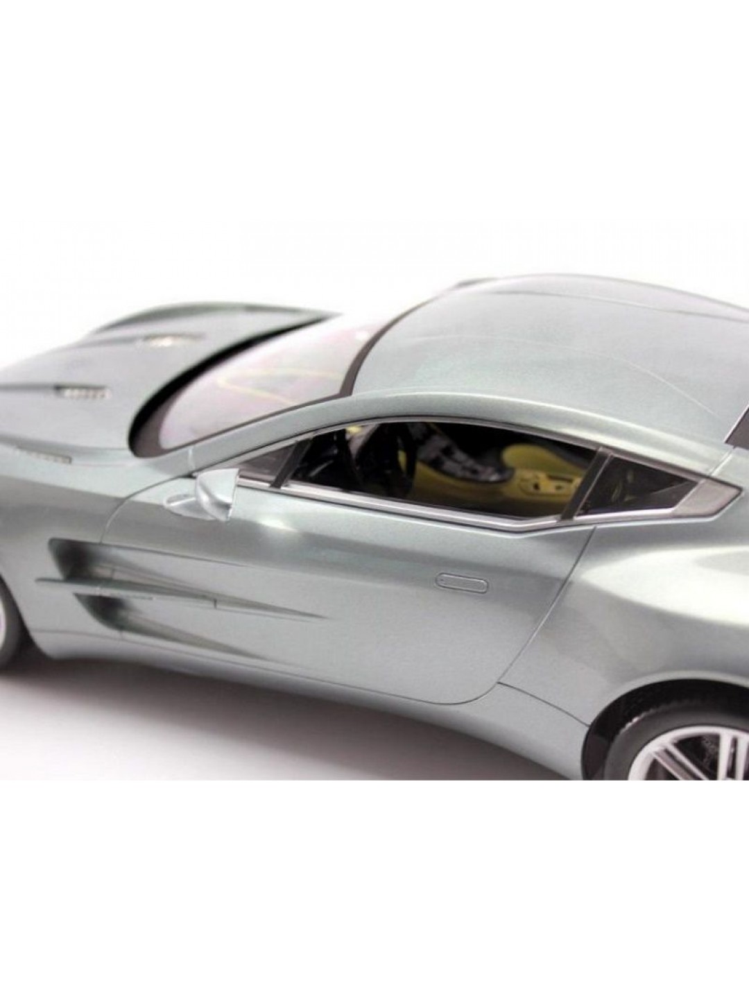 Р/У машина MZ Aston Martin One 077 2044 1/14 +акб