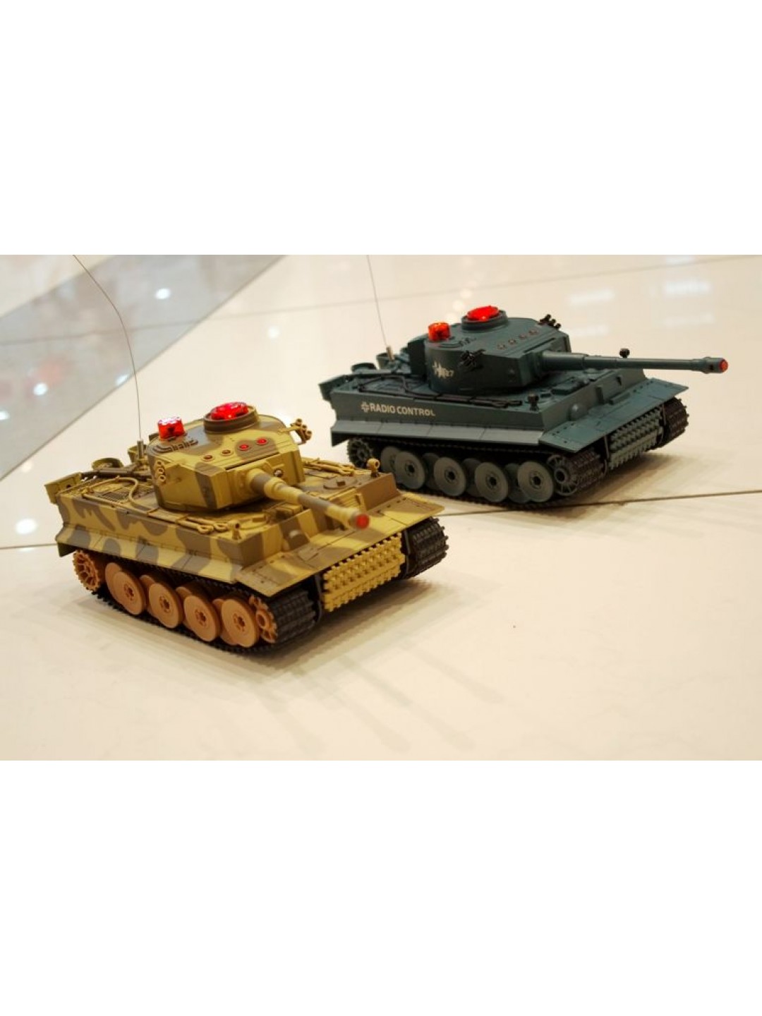 Р/У танк Huan Qi Tiger 1:24 для танкового боя, 2.4G RTR + акб и ЗУ