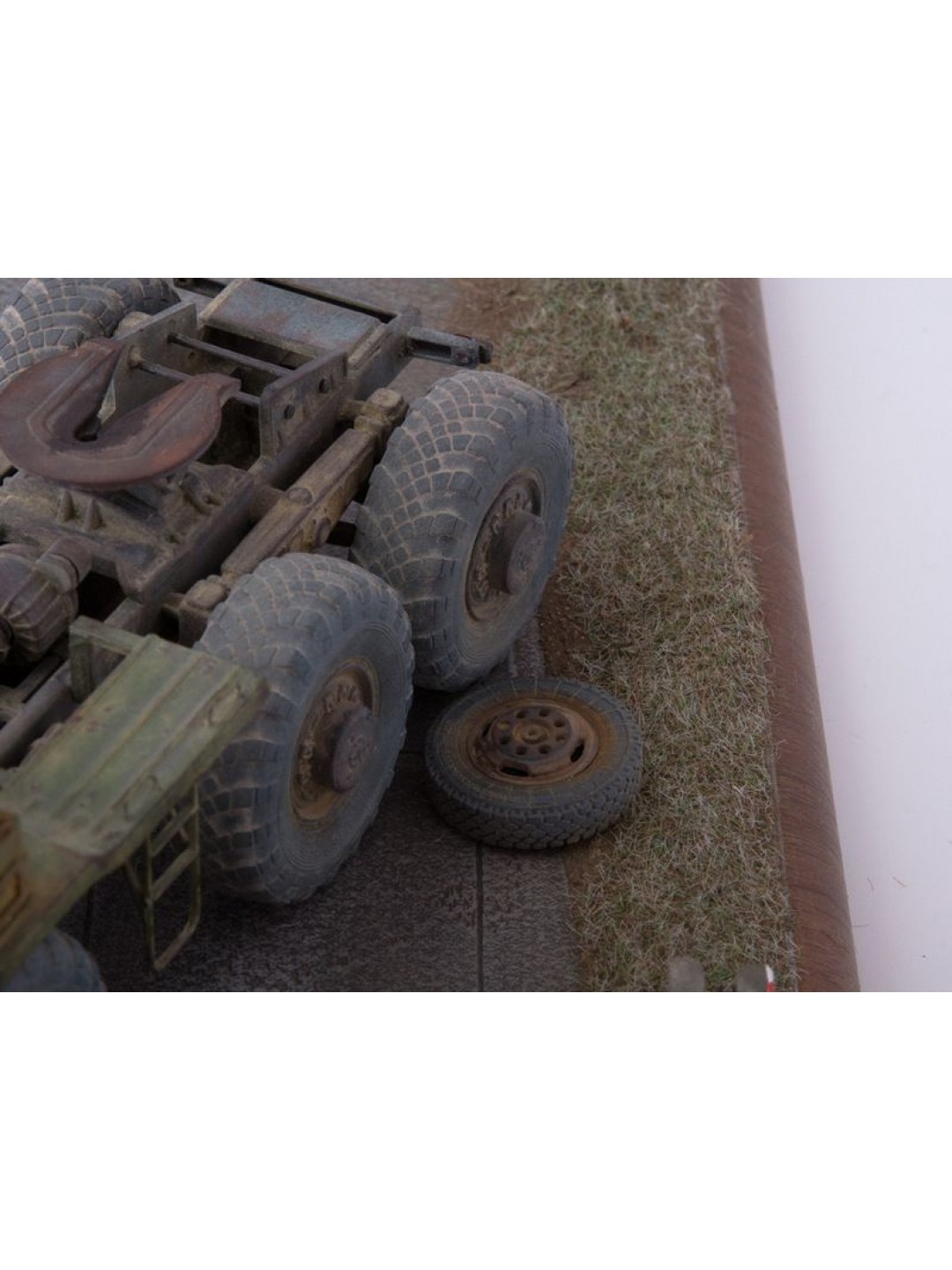 Сборная модель AVD МАЗ-537 с полуприцепом ЧМЗАП-5247Г, 1/43