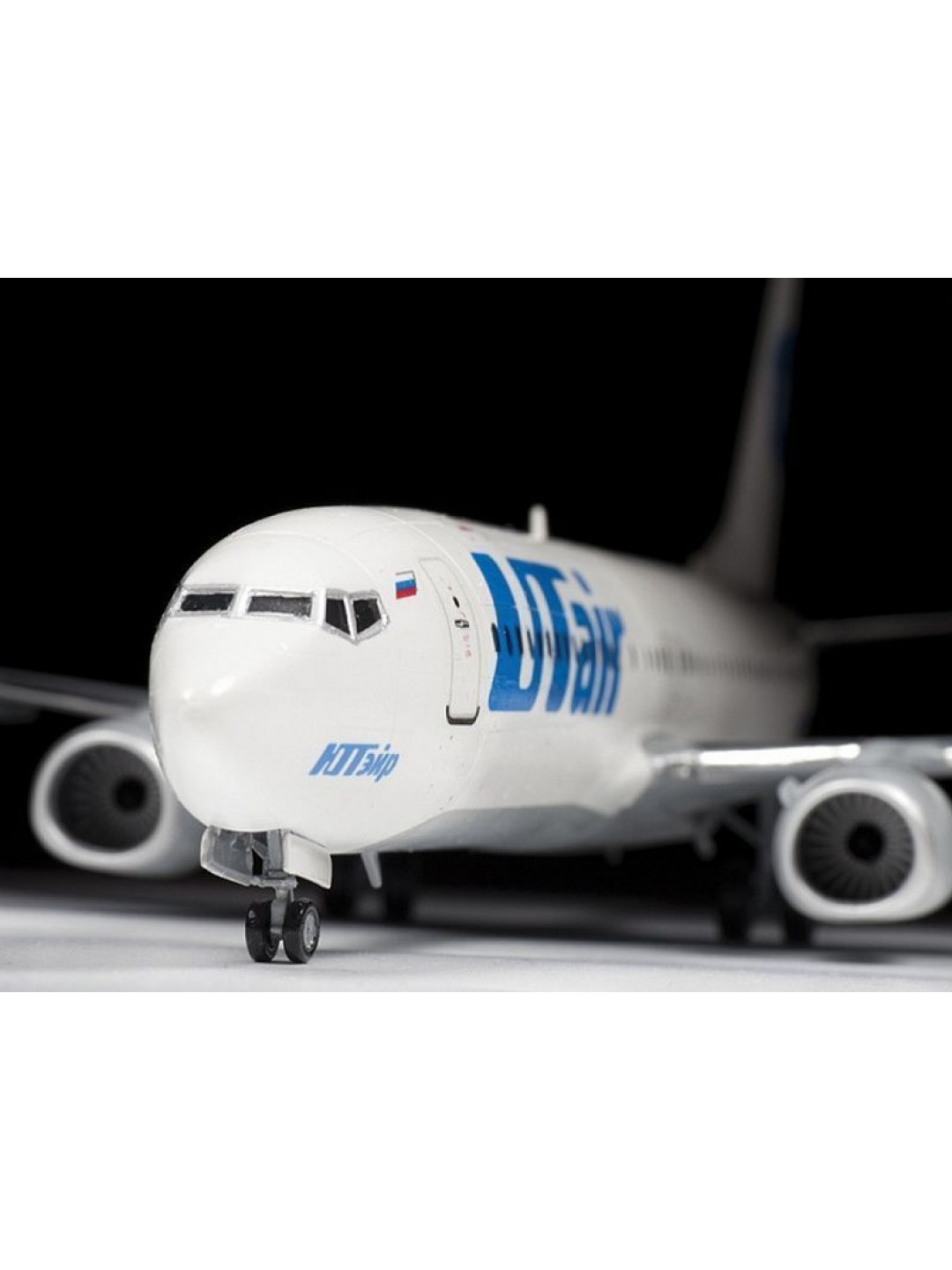Сборная модель ZVEZDA Пассажирский авиалайнер Боинг 737-800, 1/144
