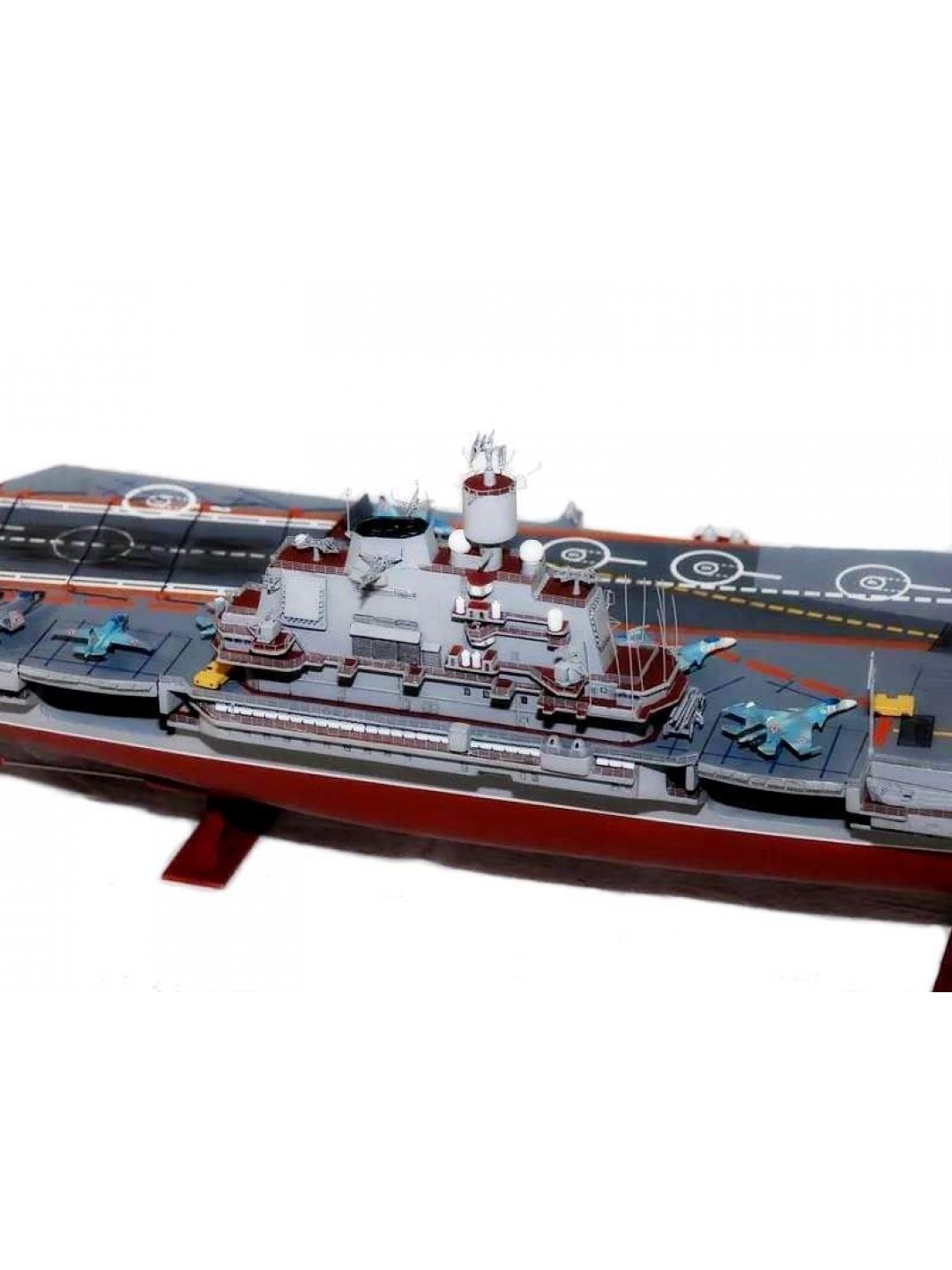 Сборная модель ZVEZDA Российский крейсер "Адмирал флота Советского Союза Кузнецов», 1/720