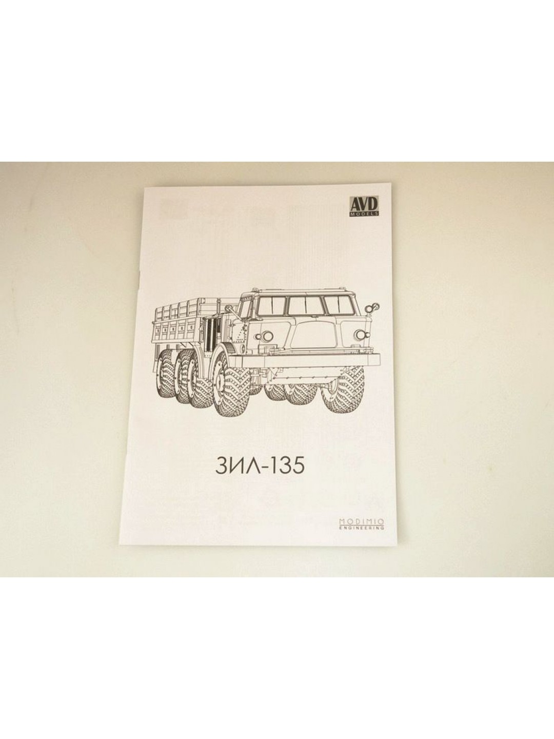 Сборная модель AVD ЗИЛ-135ЛМ бортовой, 1/43