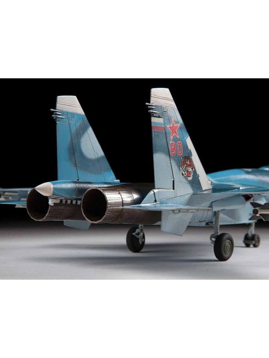 Сборная модель ZVEZDA Российский палубный истребитель Су-33, 1/72