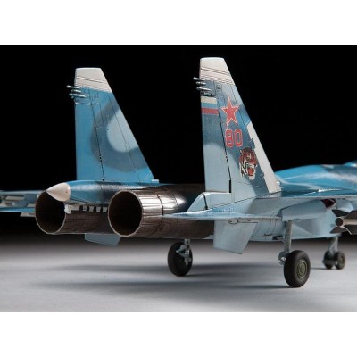 Сборная модель ZVEZDA Российский палубный истребитель Су-33, 1/72