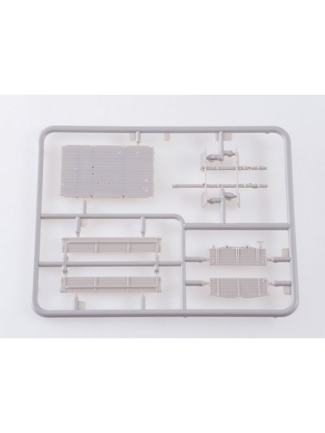 Сборная модель AVD Прожекторная установка АПМ-90М (130), 1/72