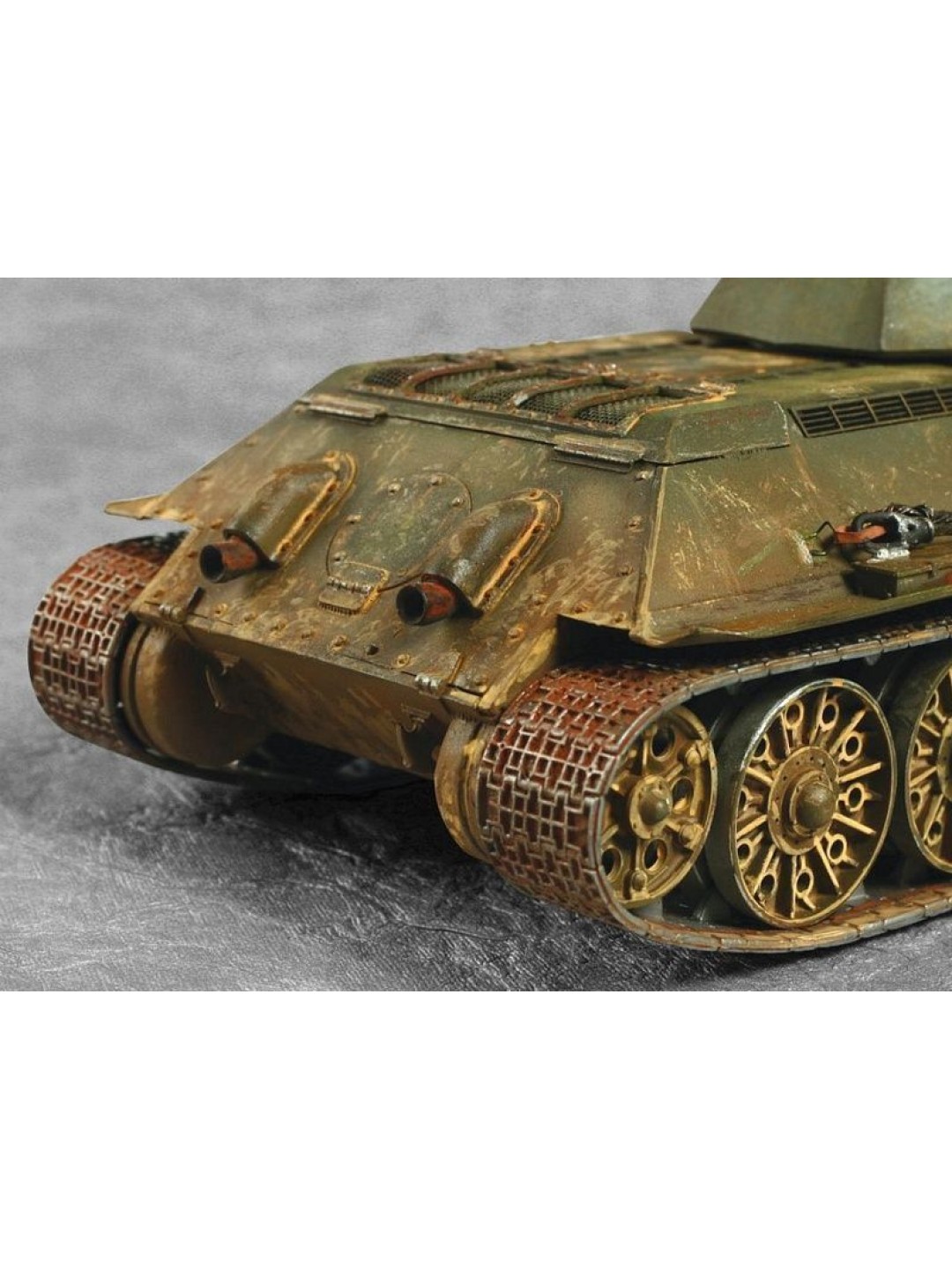 Сборная модель ZVEZDA Советский средний танк Т-34/76 (обр. 1942 г.), подарочный набор, 1/35